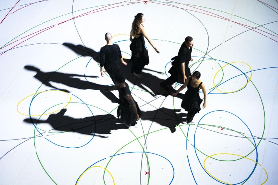 GLA55 dansenden in concentrische cirkels 